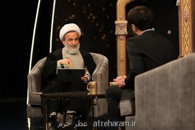 غرب انسان را با سبک زندگی، ضعیف می کند بعد می گویند آزاد هستید!