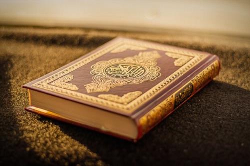 حکمرانی قرآنی در تقابل با حکمرانی سکولار بررسی می شود